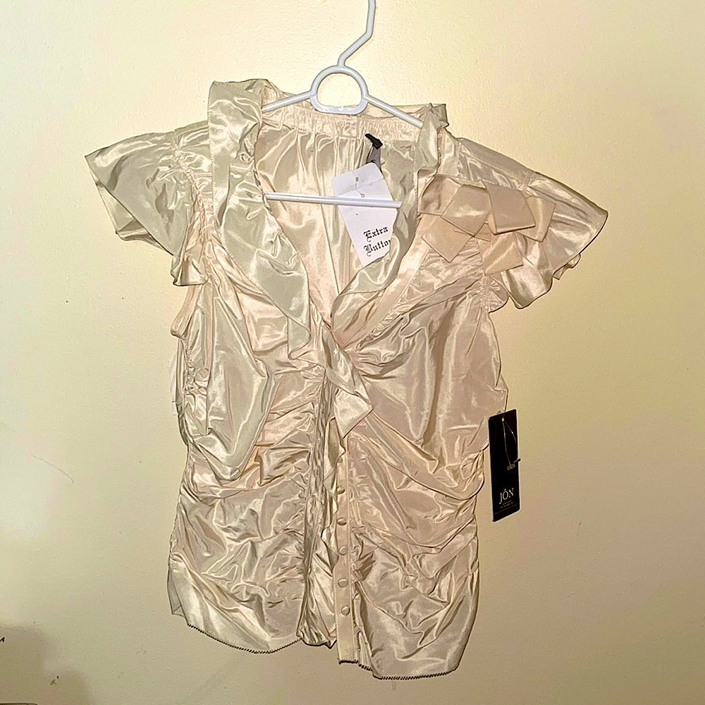 100% Silk Teri Jon top. Brand new, never been worn. white ruffle blouse.